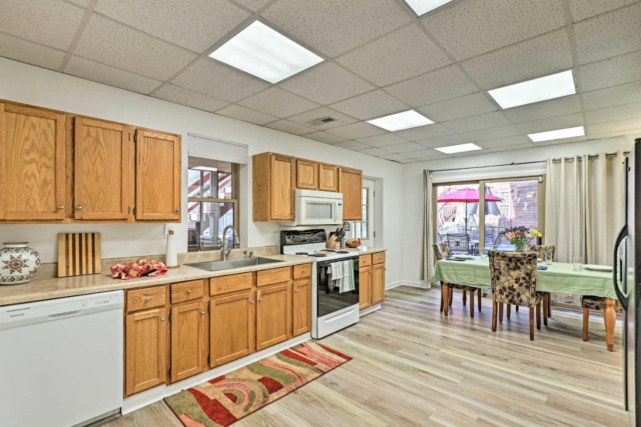 Asheville Mountain Getaway With Patio And Koi Pond! Kültér fotó